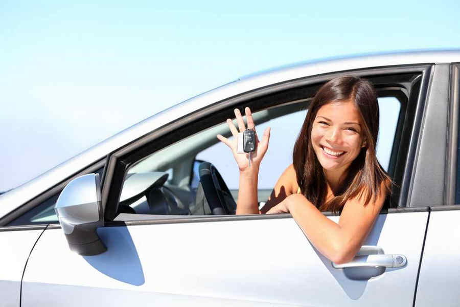 Noleggoio auto lungo termine con ragazza