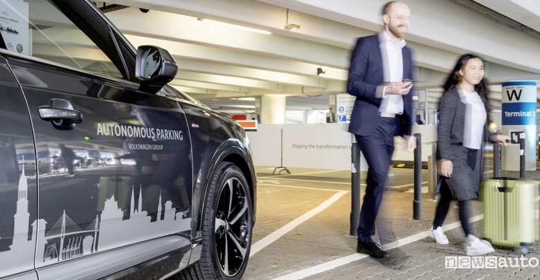 Parcheggio autonomo Volkswagen all'aeroporto di Amburgo